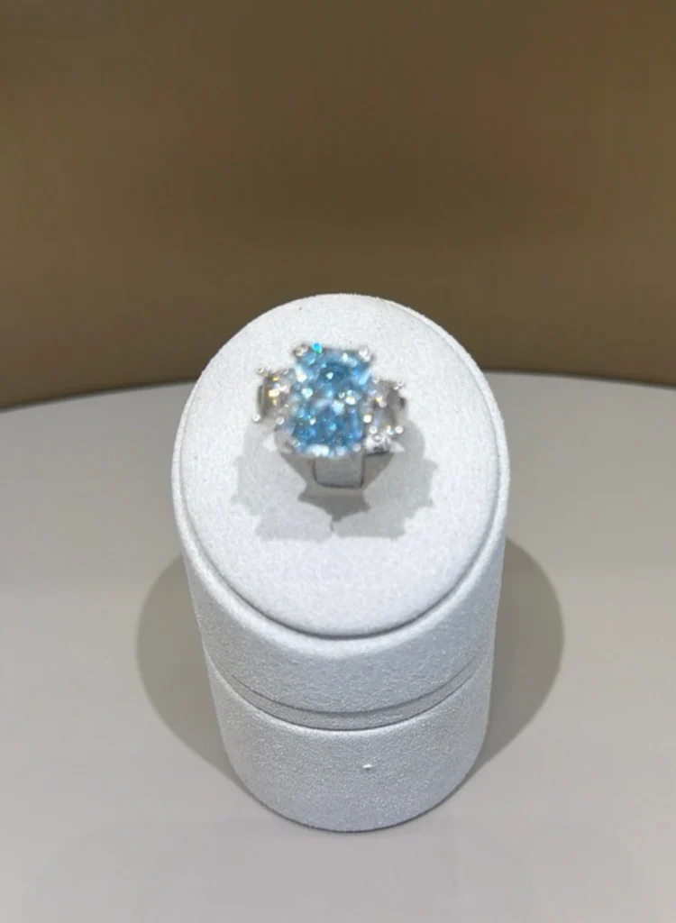 7.10 ct. Fancy Vivid Blue, VVS2 LG blue diamond Ring Gold