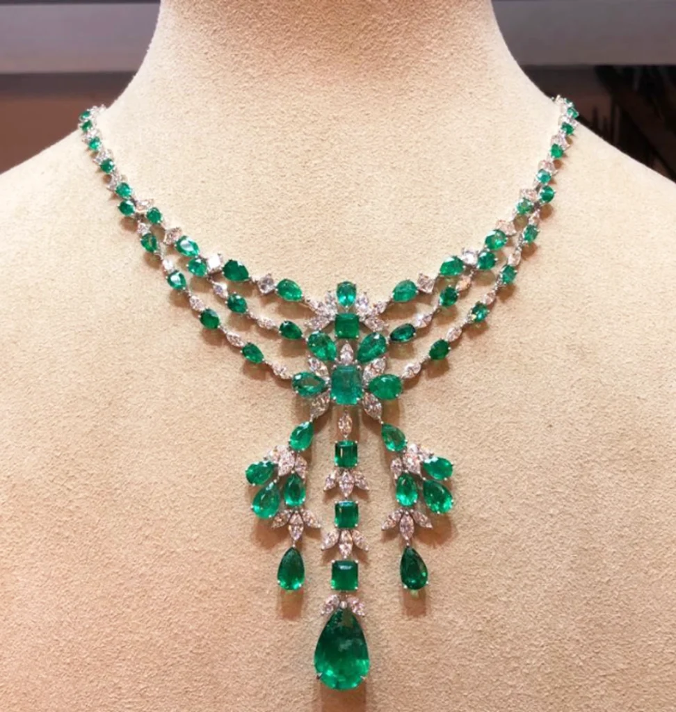 40.87cttw Emerald See Notes Necklace Gold
