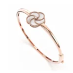 0.04ct Diamond / 3.39ct Mother of Pearl Signature Bracelet Gold